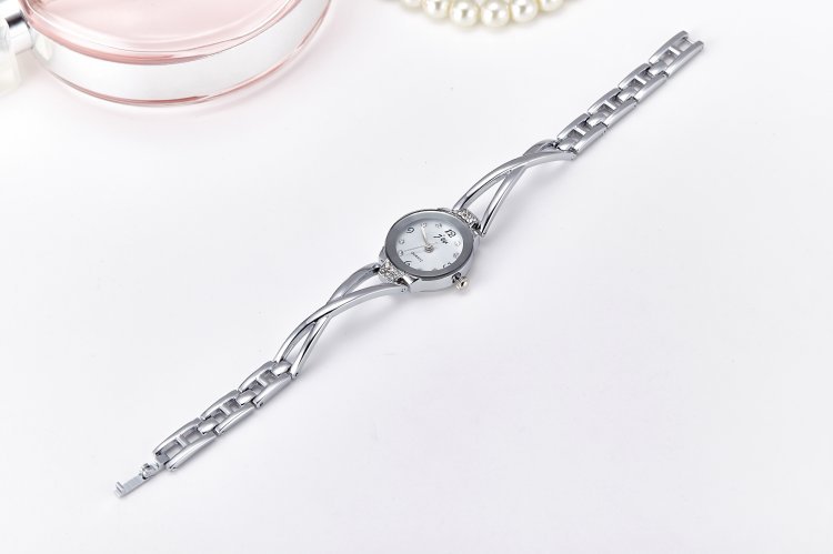 Lady&apos;s steel band student Bracelet life waterproof quartz electronic women&apos;s watch