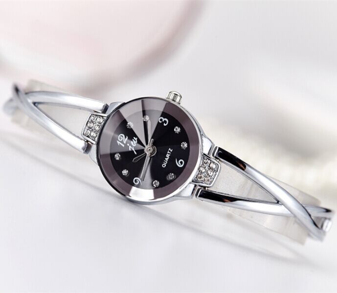Lady&apos;s steel band student Bracelet life waterproof quartz electronic women&apos;s watch