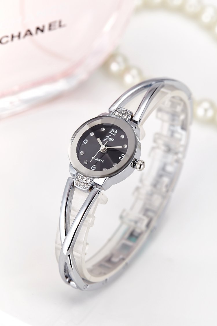 Lady&apos;s steel band student Bracelet life waterproof quartz electronic women&apos;s watch