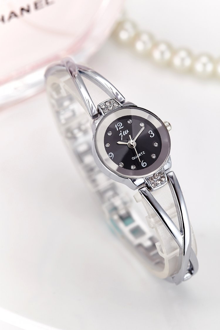 Lady&apos;s steel band student Bracelet life waterproof quartz electronic women&apos;s watch