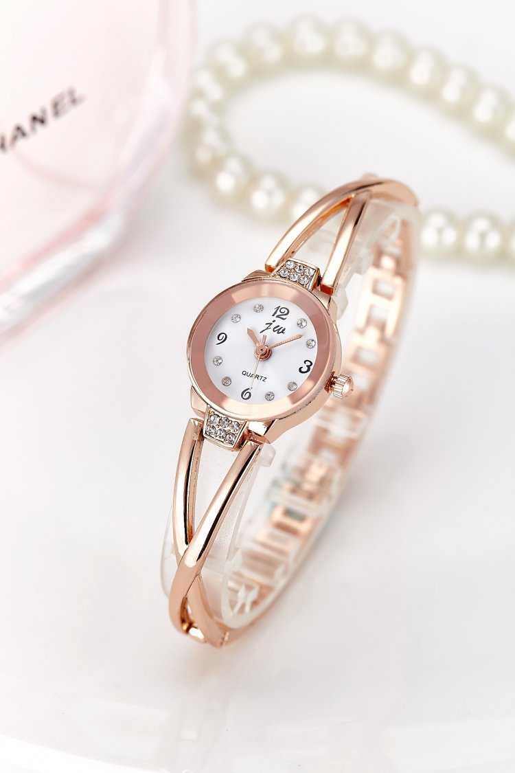 Lady&apos;s steel band student Bracelet life waterproof quartz electronic women&apos;s watch