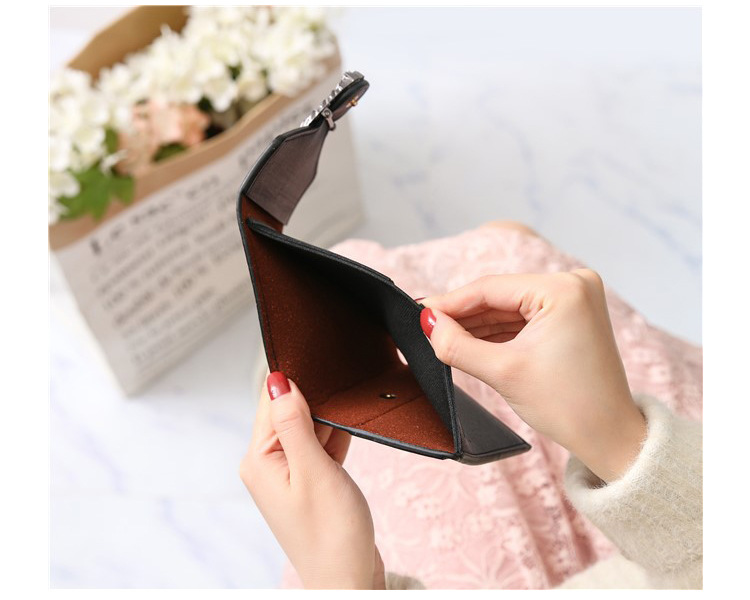 2021 New pure small wallet women's short Korean retro versatile folding Wallet