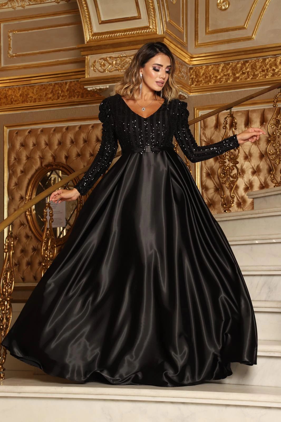 2021 New women&apos;s skirt deep V big swing sexy long dress new tailed banquet evening dress