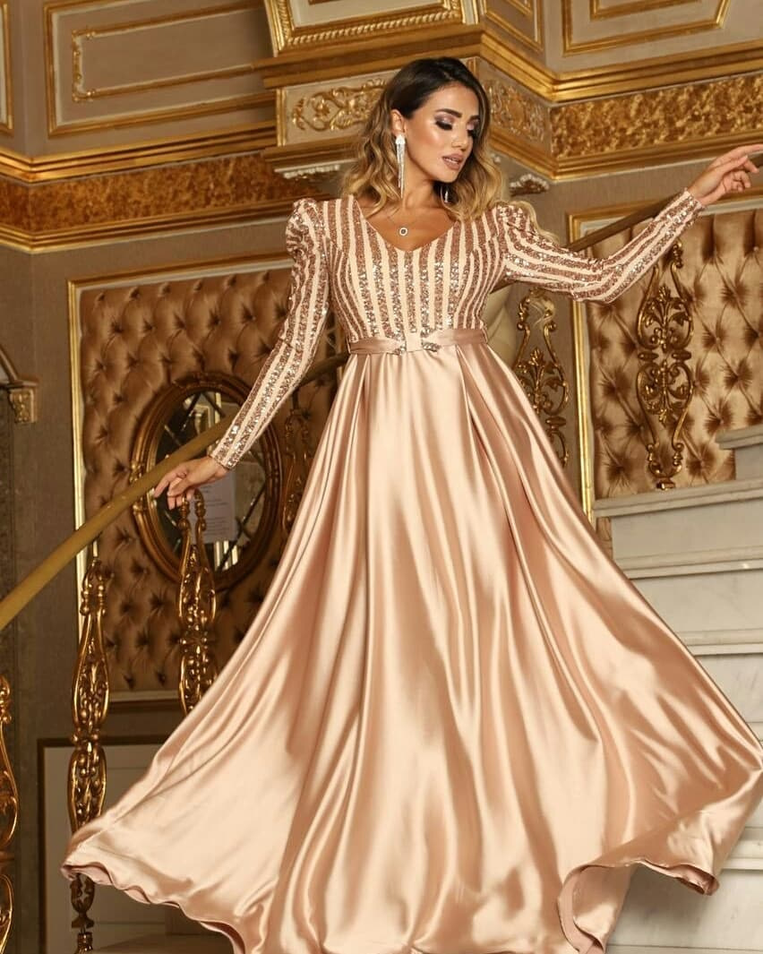 2021 New women&apos;s skirt deep V big swing sexy long dress new tailed banquet evening dress