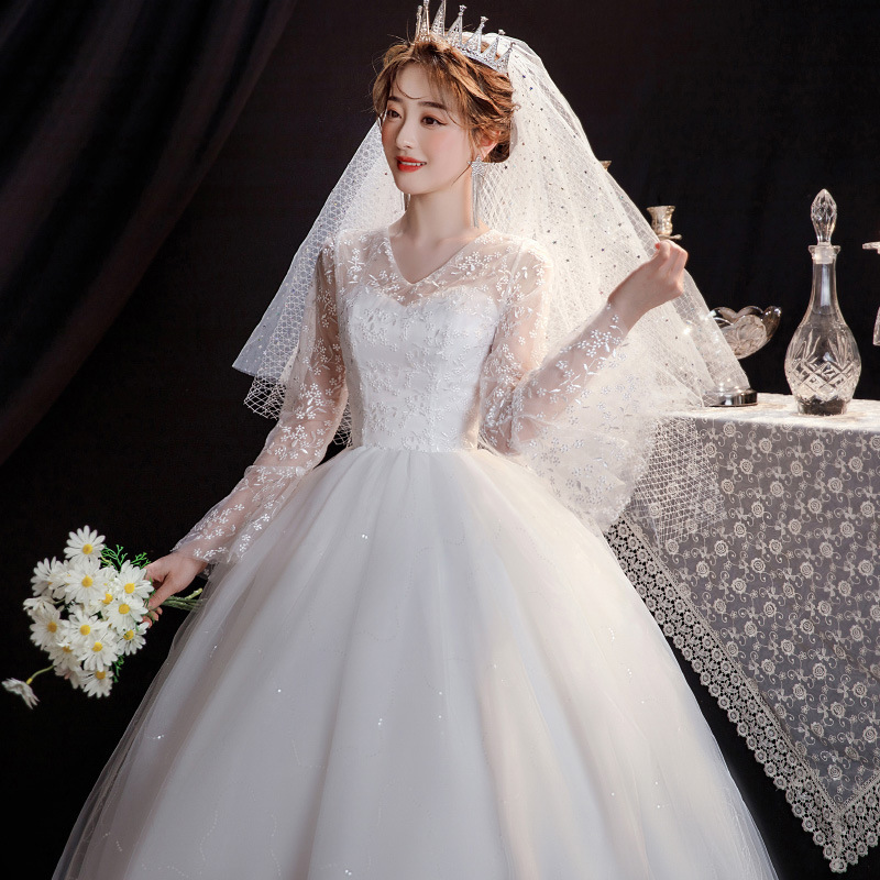 2022 Spring and summer new French lace super fairy dream wedding dress bride Fat wedding dress center axis V-neck