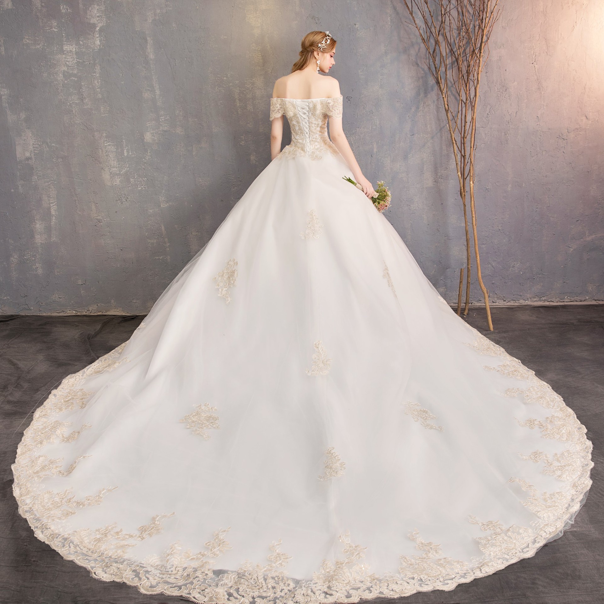 Wedding dress 2022 new bride large one shoulder Korean slim slim tailed studio wholesale dress