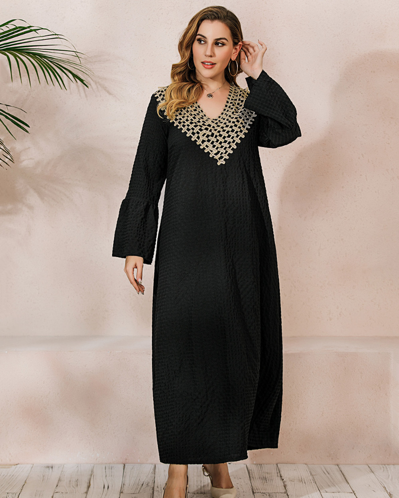 spring and summer Muslim wear long-sleeved dress trumpet-sleeved robe dress V-neck embroidery 100kg can be wear clothes