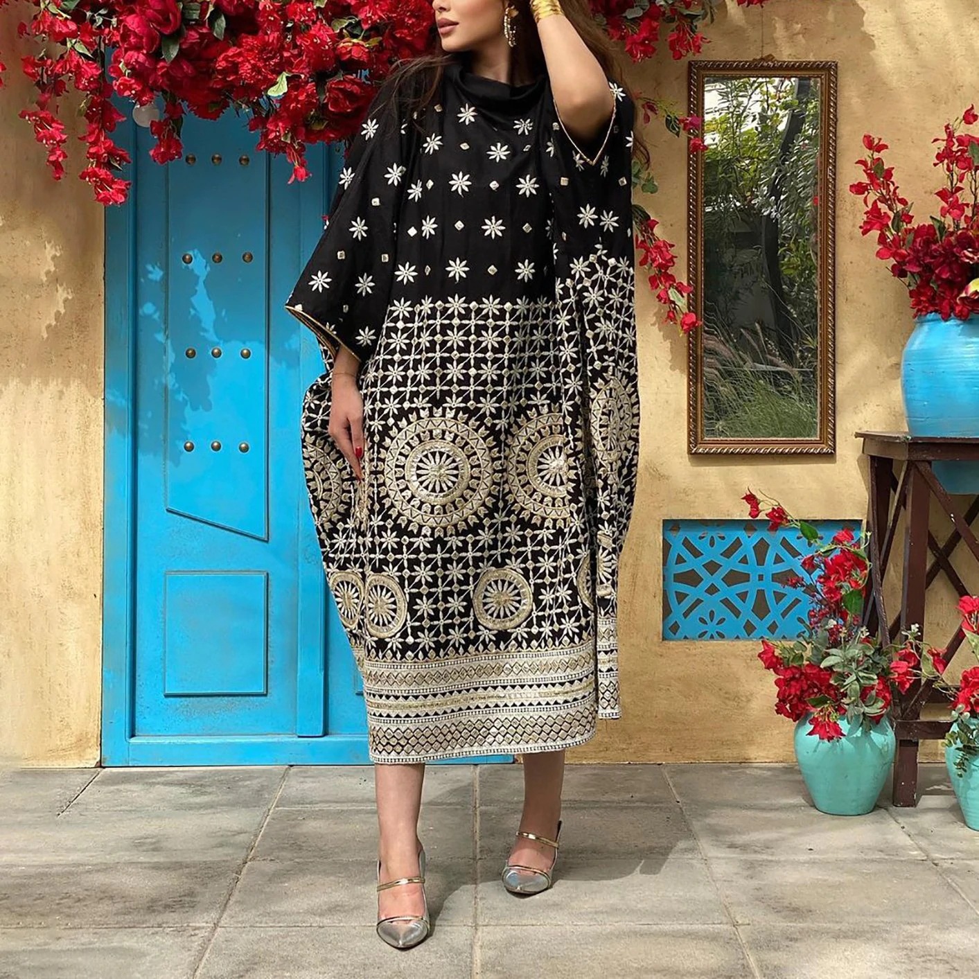 2022 Spring and summer new women's Amazon black printed gold breathable loose dress Middle East robe dress