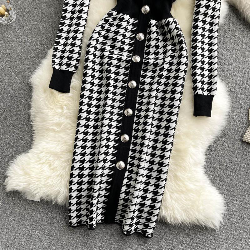 Korean version ins2021 new single breasted Qianniao V-neck long sleeved knitted dress knee length skirt wool dress