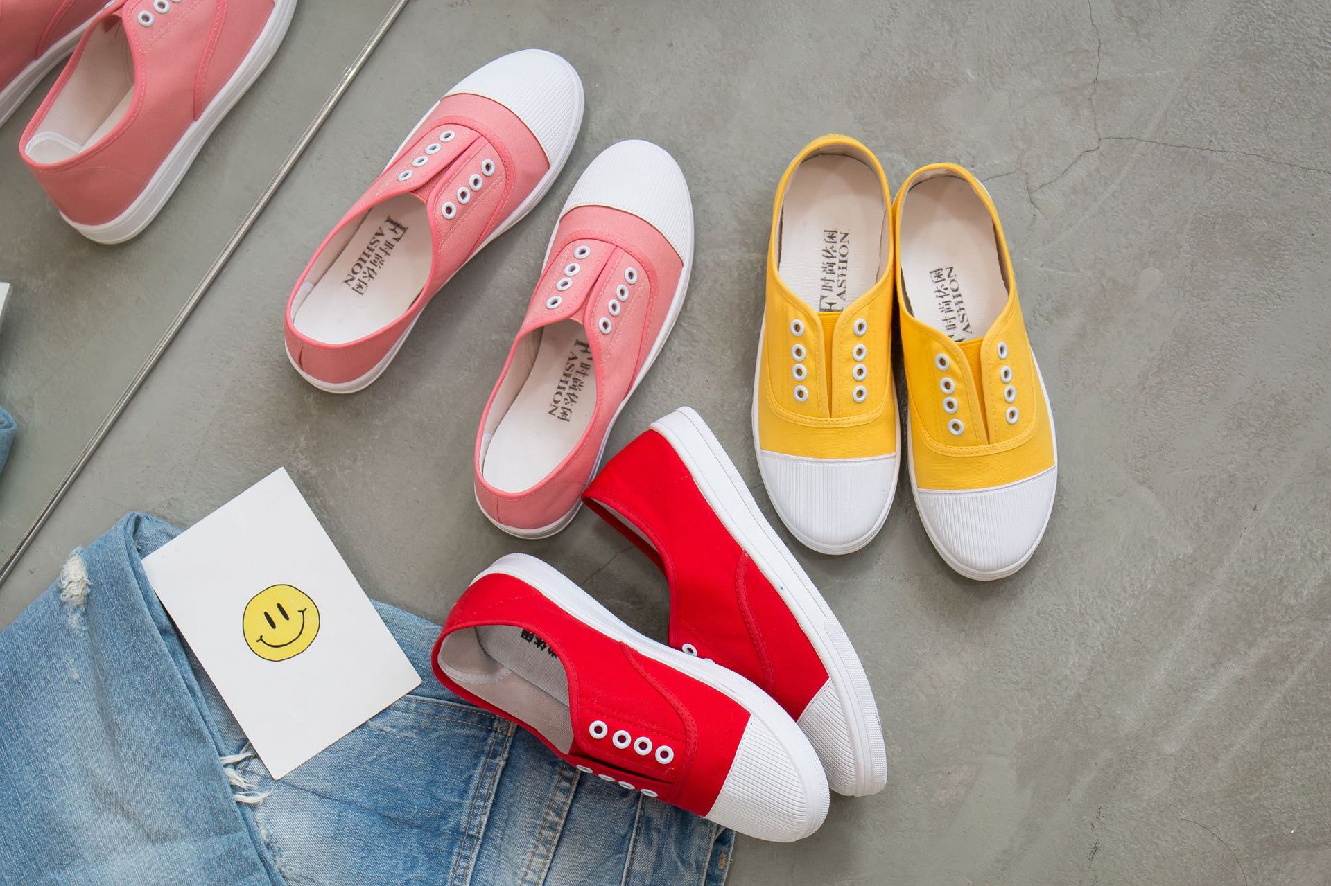 New Canvas Shoes Student Flat Bottom Casual Women's Shoes Slip on Lazy Shoes Small White Shoes