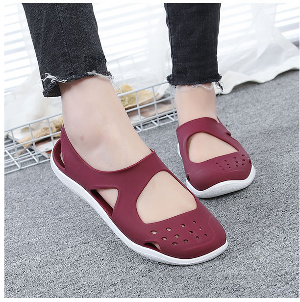 Sandals New Wild Non-Slip Soft Bottom Baotou Beach Hole Shoes Plastic Sandals Female Summer.