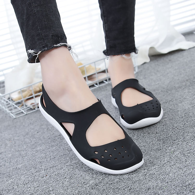 Sandals New Wild Non-Slip Soft Bottom Baotou Beach Hole Shoes Plastic Sandals Female Summer.