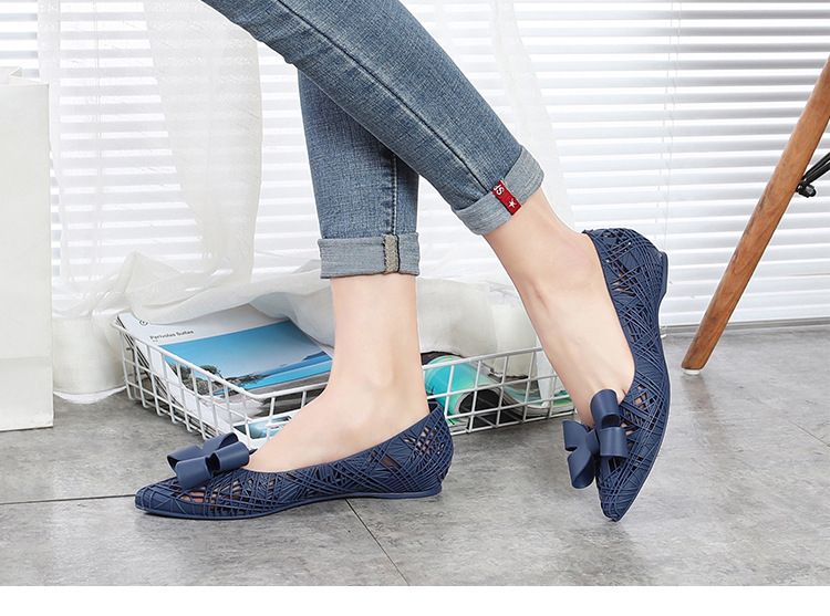 Summer Pointed Bowknot Hollow Hole Sandals Female Flat Heel Non-Slip Plastic Beach Shoes