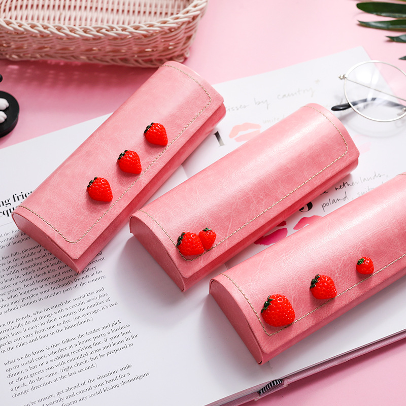 Creative New Strawberry Girl Student Myopia Glasses Case Simple Portable Storage Box.