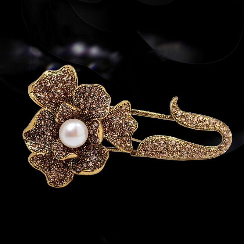 Korean Fashion Beautiful Pearl Brooch Alloy Diamond Brooch Clothing Accessories Gift Pin For Women