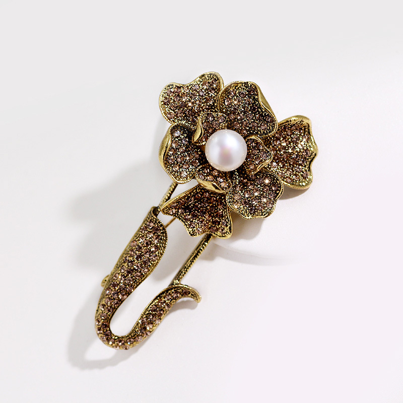 Korean Fashion Beautiful Pearl Brooch Alloy Diamond Brooch Clothing Accessories Gift Pin For Women