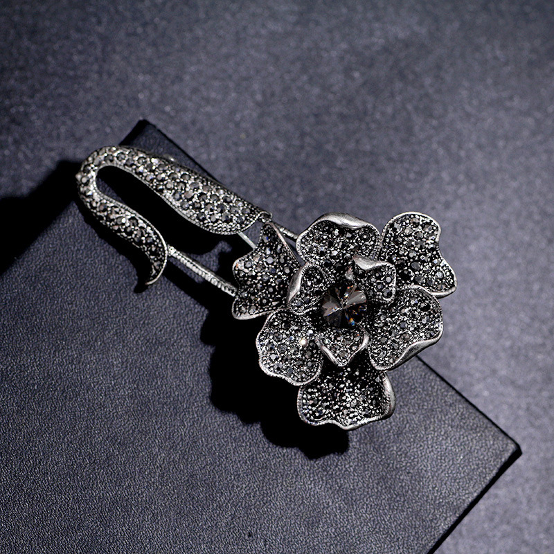 Korean Fashion Beautiful Pearl Brooch Alloy Diamond Brooch Clothing Accessories Gift Pin For Women