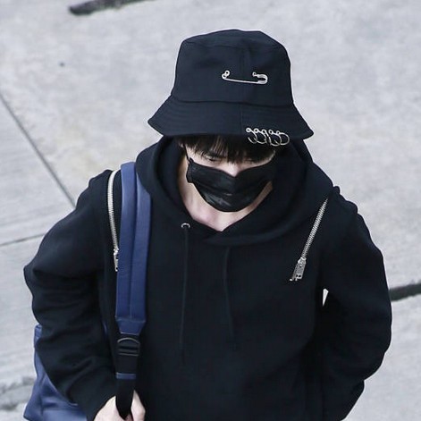 Fisherman Hat Female Korean Style Trendy Personality Big Pin Five-ring Flat Black Basin Hat.