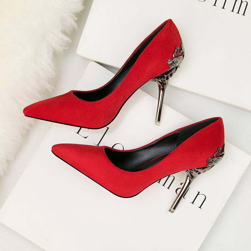 Pointed High-Heeled Shoes Women Stiletto Patent Leather Red Wedding Shoes.