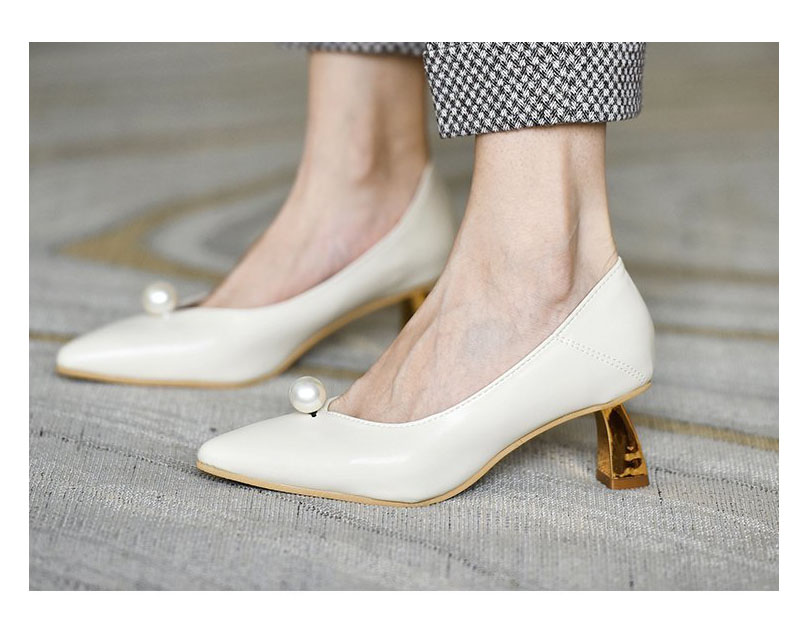 White French Pearl High Heels Fairy Style Pointed Thick Mid-heel Cat Heel Fashion Commuter Shoes