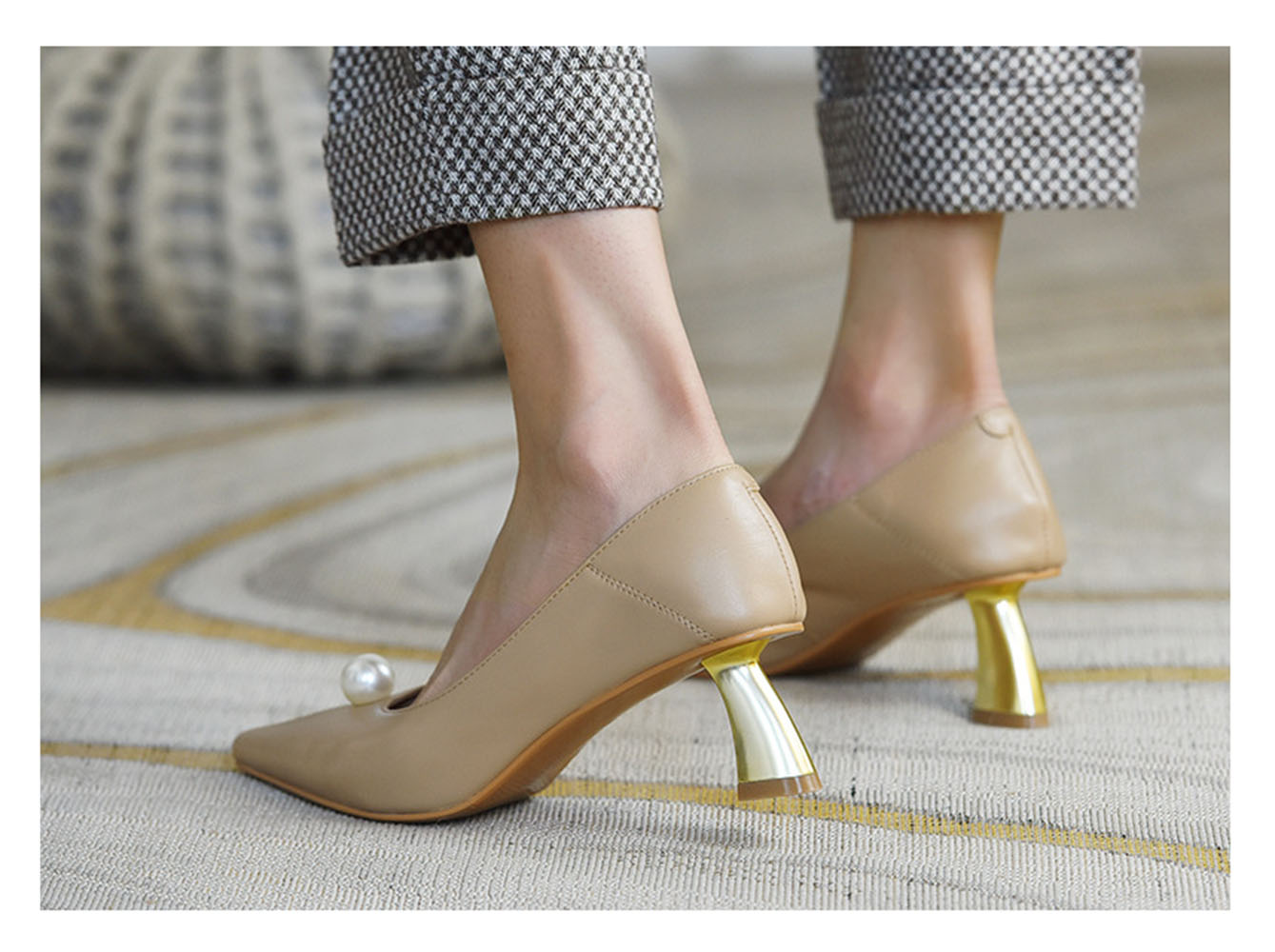 White French Pearl High Heels Fairy Style Pointed Thick Mid-heel Cat Heel Fashion Commuter Shoes