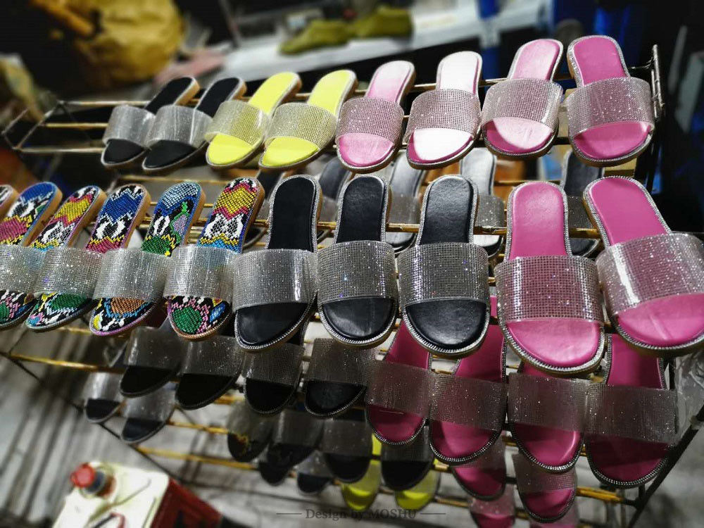 Summer Women Sandals Bling Slippers Ladies Crystal Slides Flat Glitter Gladiator Sandals Beach Shoes