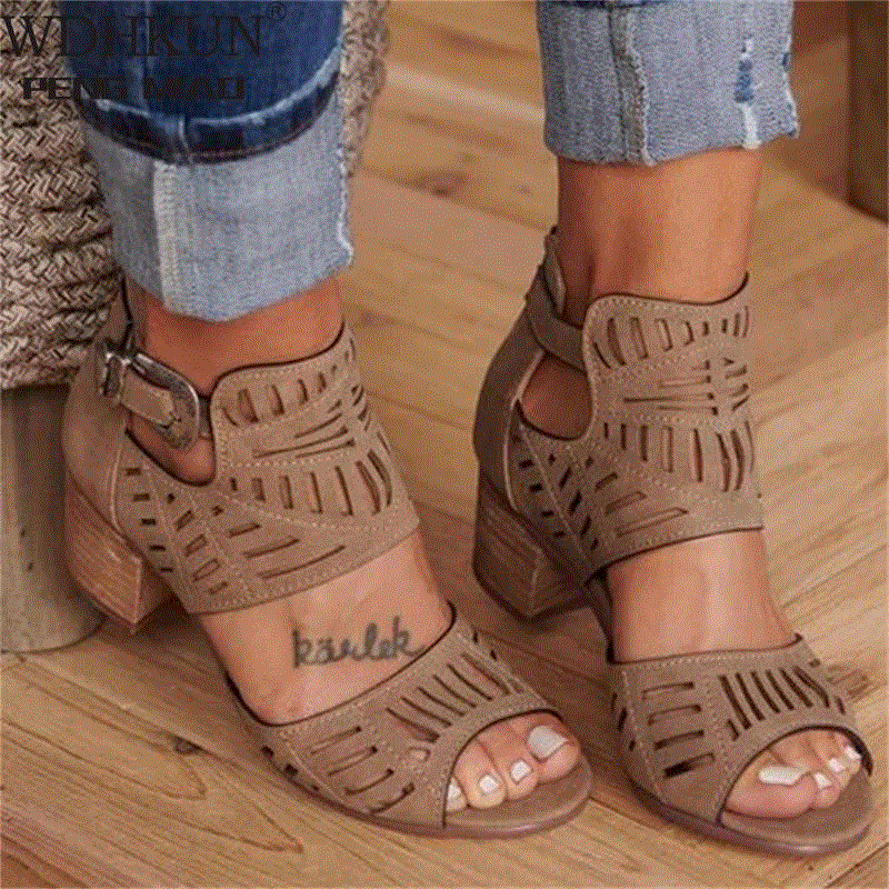 2021 High quality Vintage Hollow Out Sandals Mid Heel Slip-on Buckle Women Sandals Open Toe Casual Wedding Pumps