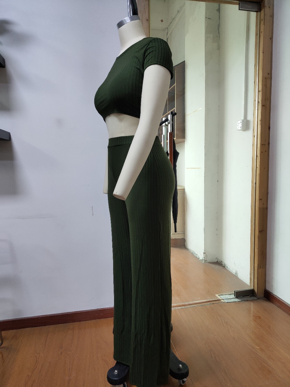 2021 High quality Women knitted long sleeve o-neck crop top wide leg pants 2 piece set for female women suits