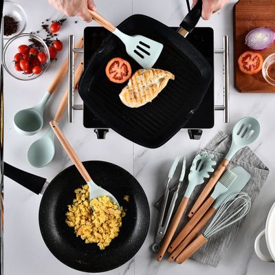 2021 High quality 12pcs Kitchen Utensil Set High Quality Silicone Cooking Tools Set Household Wooden Handle