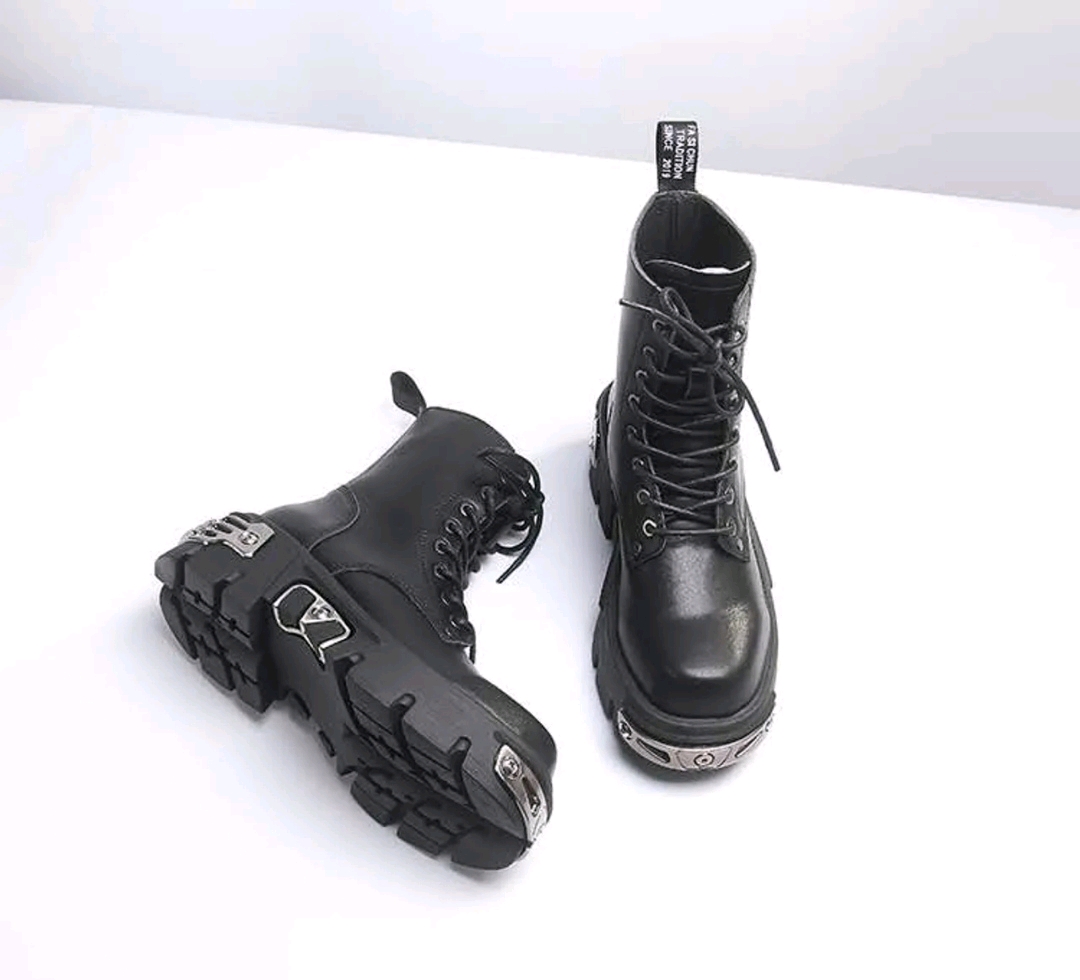 2021 High quality Women Autumn/winter thick soled motorcycle boots women short tube Martin boots retro lace-up boots