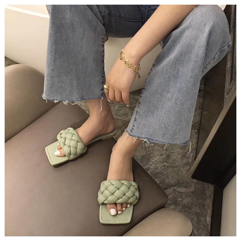2021 High quality New Fashion Weave Women Square Toe Flat Casual Shoes Women Slide Flip Flops Beach Sandal