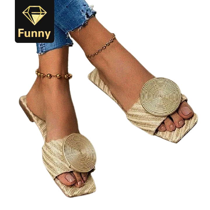 2021 High quality Woman Flat Sandals Plus Size Round Buckle Solid Flats Female Casual Slippers Women Fashion Sandals