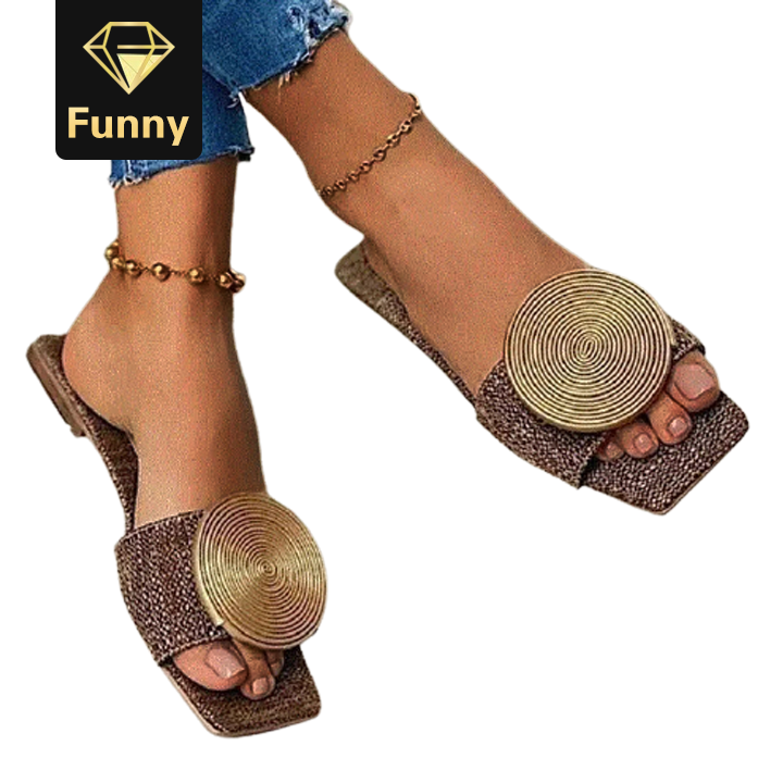2021 High quality Woman Flat Sandals Plus Size Round Buckle Solid Flats Female Casual Slippers Women Fashion Sandals