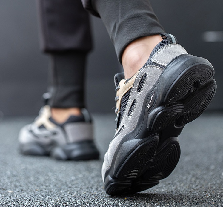 2021 High quality lightweight steel toecap men safety shoes women work outdoor breathable male female shoes plus size