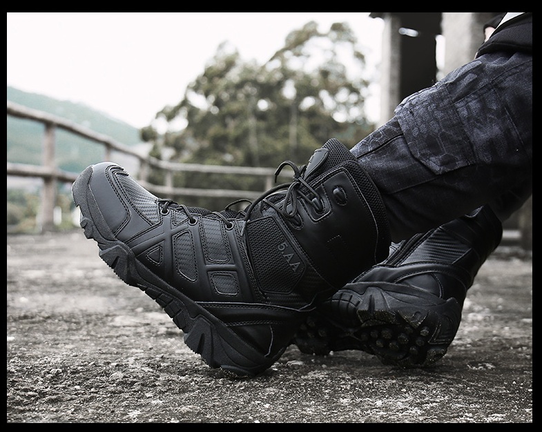 2021 High quality Men's Outdoor Climbing Boots Combat Boots Large Size Comfortable Walking Men Boots Fashion Casual