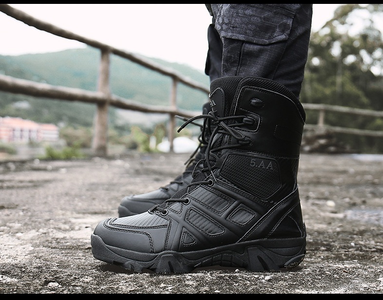 2021 High quality Men's Outdoor Climbing Boots Combat Boots Large Size Comfortable Walking Men Boots Fashion Casual