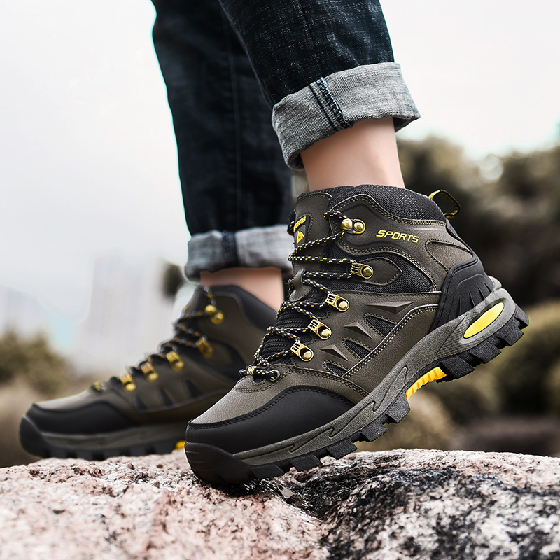 2021 High quality Outdoor Desert Climbing Shoes Men Women Hiking Boots Sneakers Fashion Trekking Footwear Camping