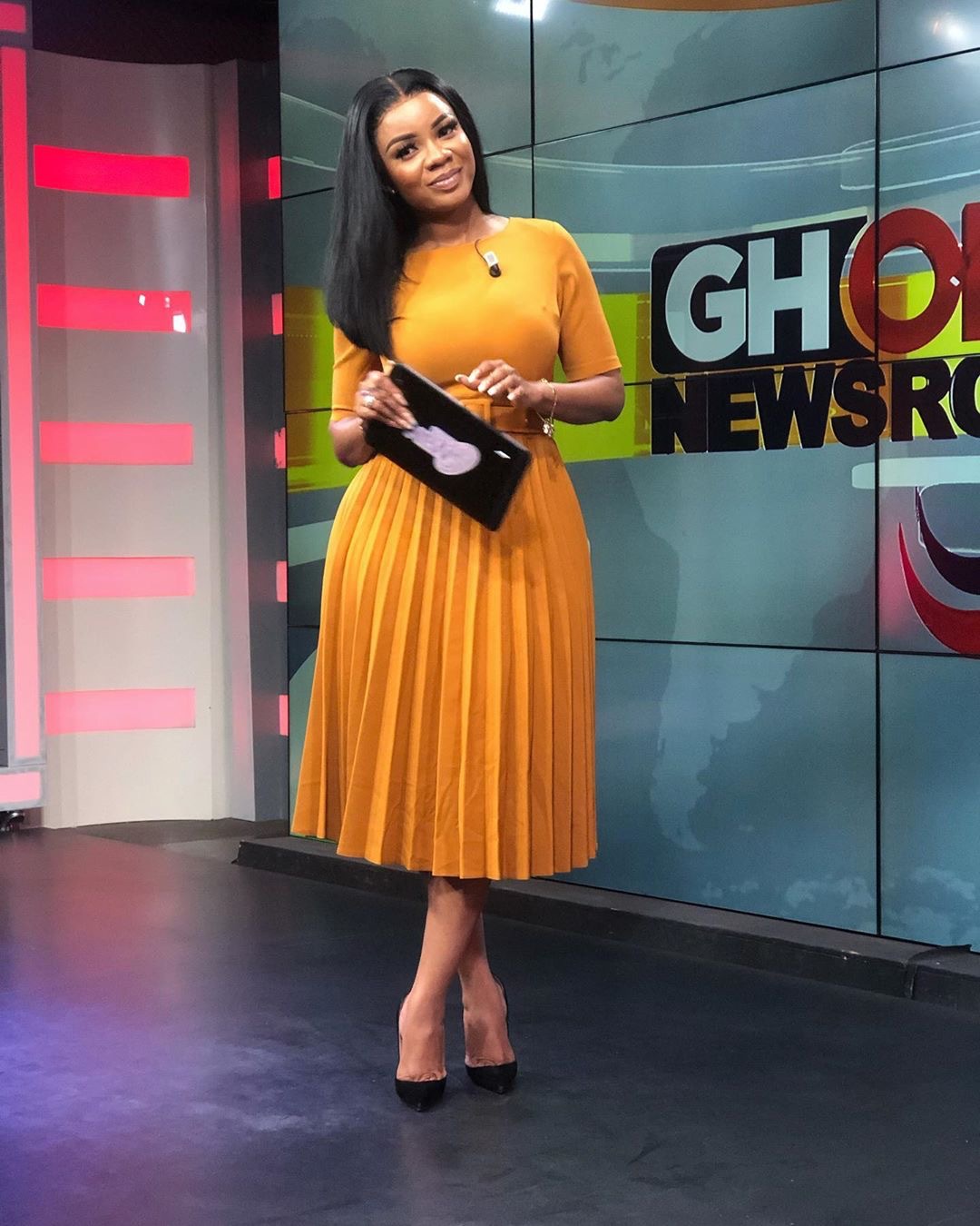 2021 High quality Women Short Sleeve Pleated Dresses with Waist Belt A-line Fashion Summer Plus Size Office Dress