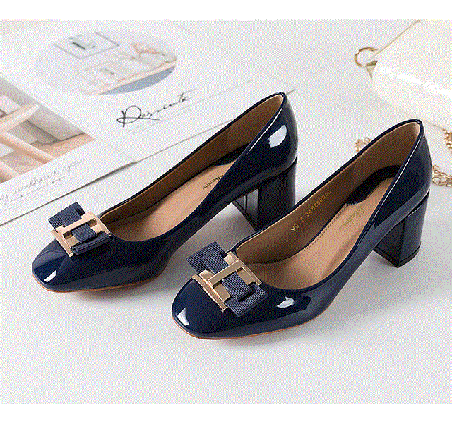 2021 High quality Classic Bridal Wedding Shoes Woman Metal Decoration Pumps High Heel Chunky Shoes Ladies Dress Pumps