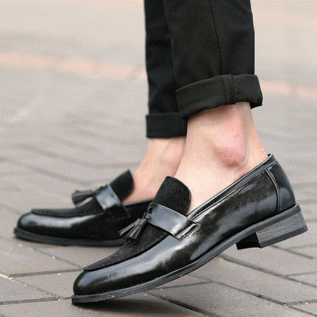 2021 High quality New British Carving Tassel Men Formal Shoes Black Brown Size Fashion Pointed Toe Men's Brogue Shoes