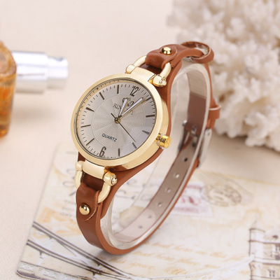2021 High quality Women Casual Watches Round Dial Rivet PU Leather Strap Wristwatch Ladies Analog Quartz Watch Gift
