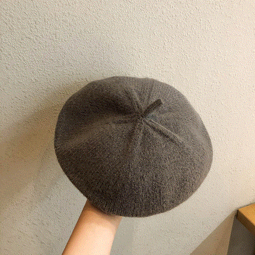 2021 High quality Knitted Beret Women British Retro Ladies Japanese Korean Version  Ins  Berets Winter Painter Hat