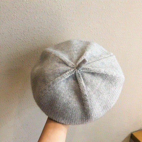 2021 High quality Knitted Beret Women British Retro Ladies Japanese Korean Version  Ins  Berets Winter Painter Hat