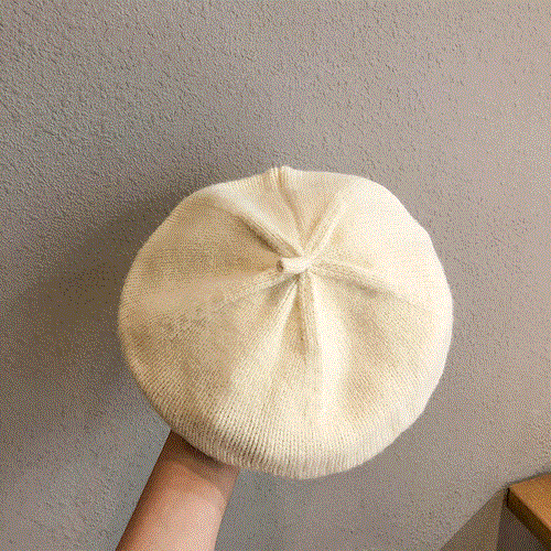 2021 High quality Knitted Beret Women British Retro Ladies Japanese Korean Version  Ins  Berets Winter Painter Hat