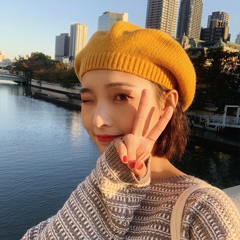 2021 High quality Knitted Beret Women British Retro Ladies Japanese Korean Version  Ins  Berets Winter Painter Hat