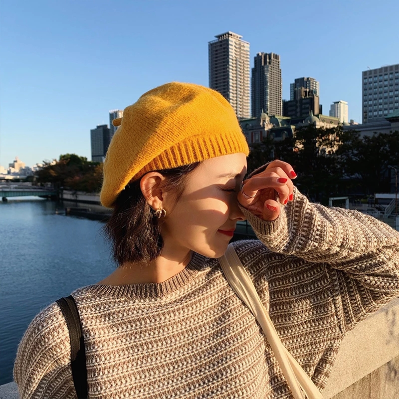 2021 High quality Knitted Beret Women British Retro Ladies Japanese Korean Version  Ins  Berets Winter Painter Hat