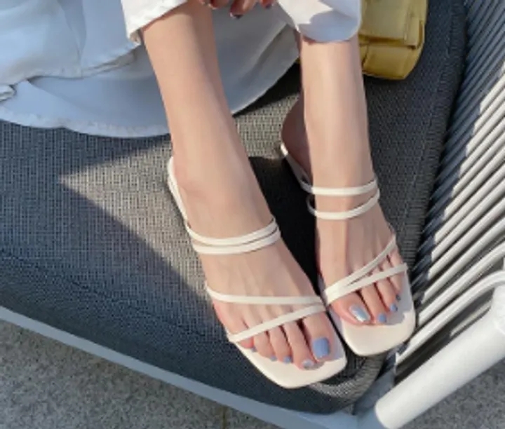 2021 High quality Women Sandals Square Mid-Heels Slippers Open Toe Platform Cut-out Hollow Female Sandals Plus Size