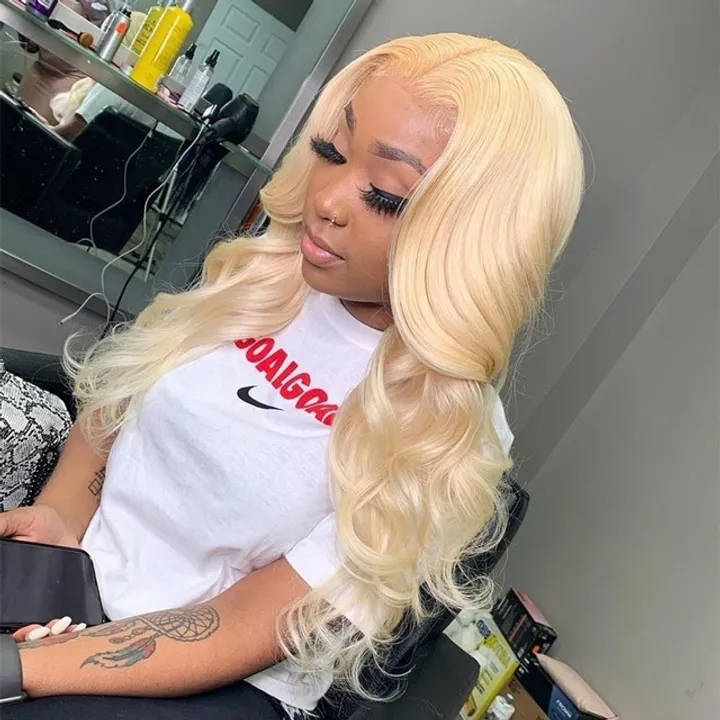 2021 High quality Wig lady high temperature silk chemical fiber small roll fashion blonde in the middle long curly wig
