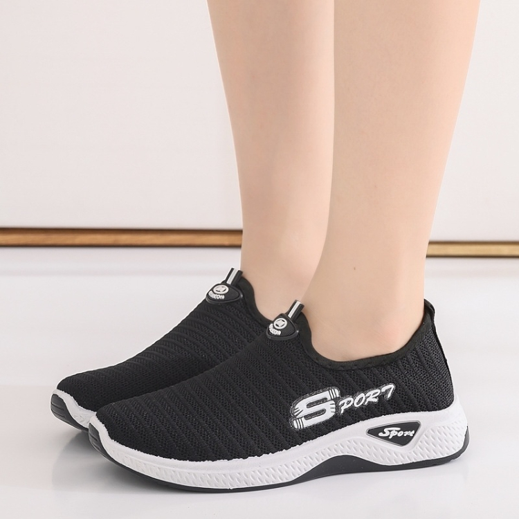 Women's shoes in spring and summer, new walking shoes, one pedal, mother's shoes, breathable fly woven casual women's shoes