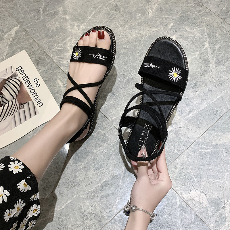 Large size women's shoes small daisy sandals flat student Roman shoes beach sandals